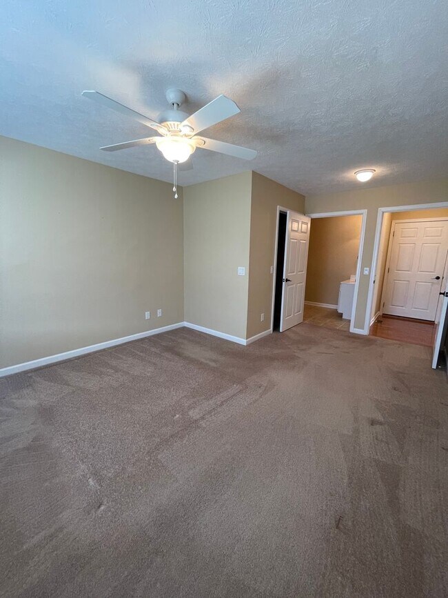 Building Photo - Duplex in Turner Ashby School District