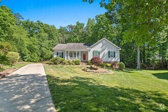 Building Photo - (Coming Soon) 3 Bedroom w/ 2 car Garage (L...
