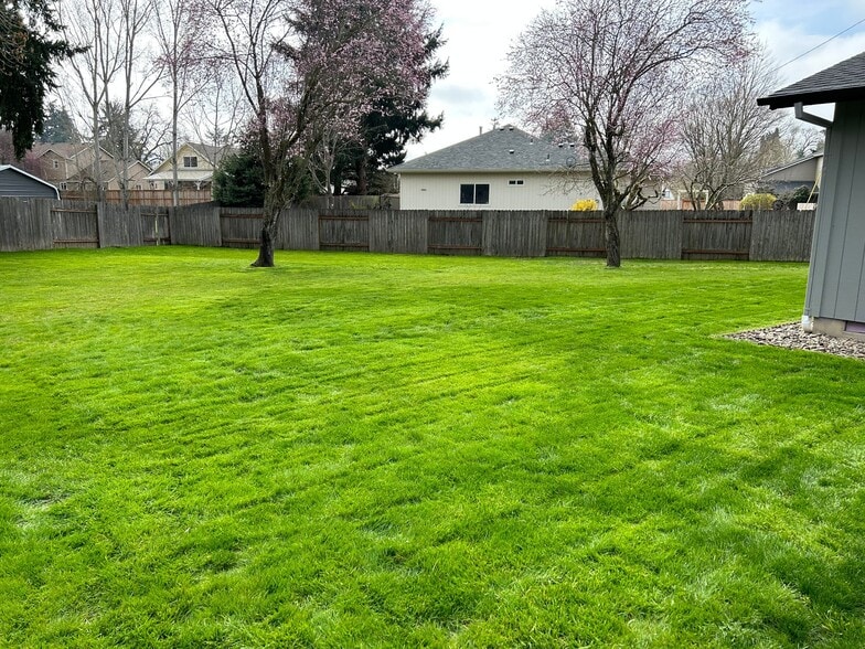 Building Photo - 4099 Scenic Dr