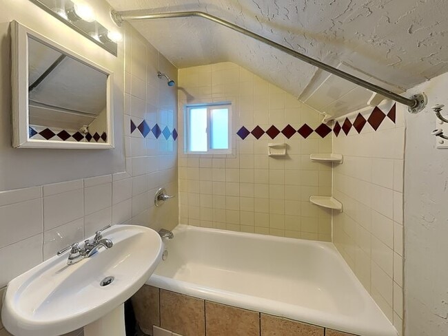 Building Photo - 3610 Oakdale Ave N