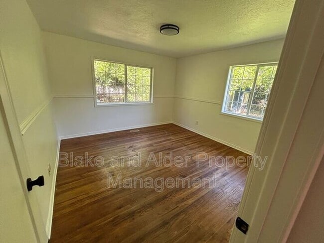 Building Photo - 198 NE 157th Ave