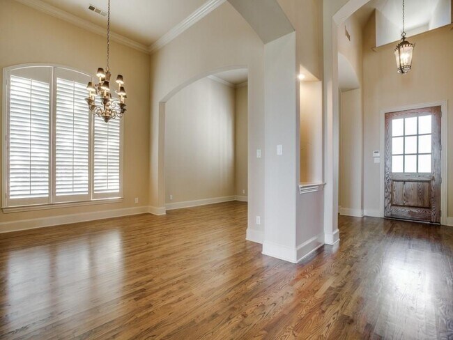 Building Photo - 1641 McGee Ln