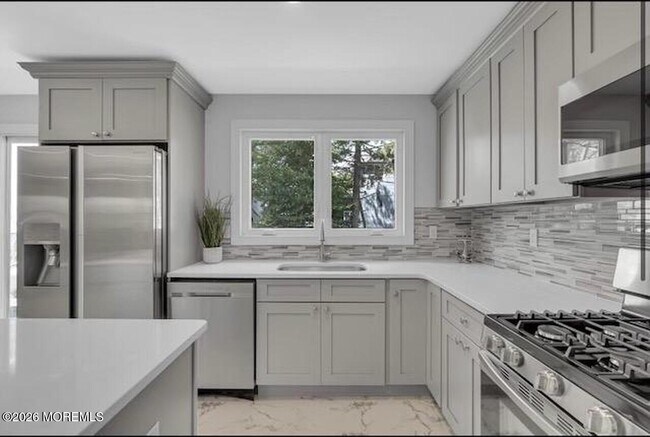 Building Photo - 1143-1145-1145 Roe Ave