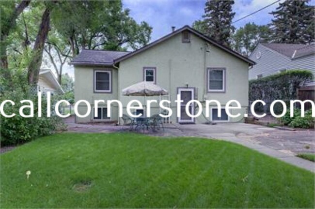 Building Photo - 933 E Cucharras St