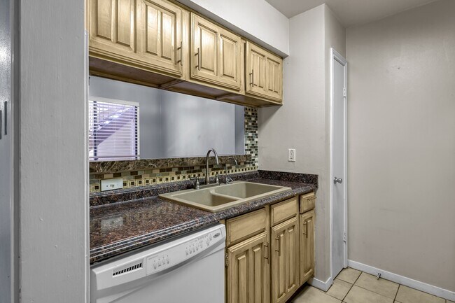 Building Photo - 3500 Tangle Brush Dr