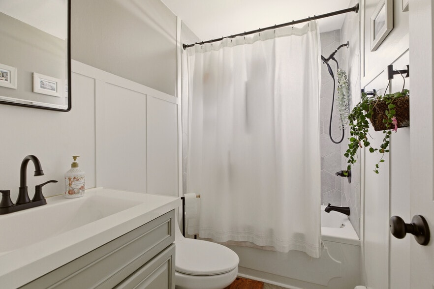 Hall bath - 51 Pleasant St