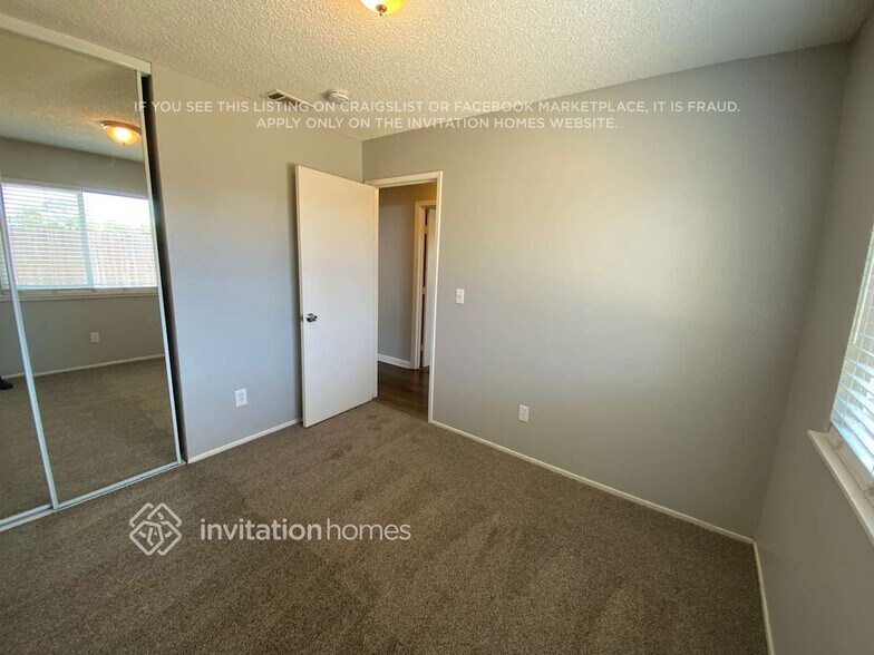 Building Photo - 2159 Greenfield Dr