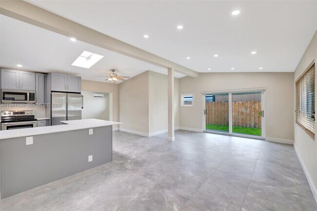 Building Photo - 3480 SW 20th St