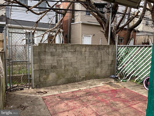 Building Photo - 18 N Ithan St