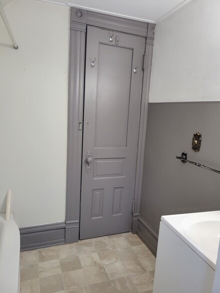 Bathroom 2nd view - 1103 Harlem Blvd