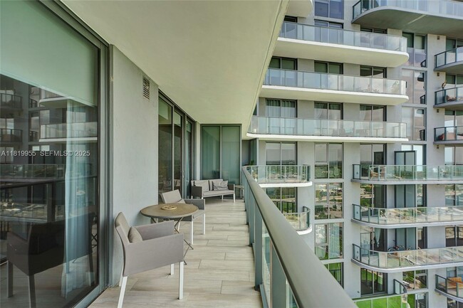 Building Photo - 121 NE 34th St