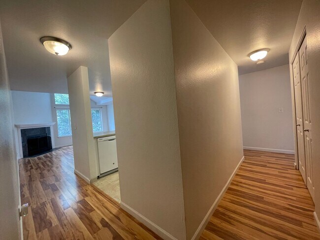 Building Photo - 2Bd/2Ba in Bethany Condo with Garage ~ Washer/ Dryer in Unit ~ Top Floor ~ Community Pool!!!