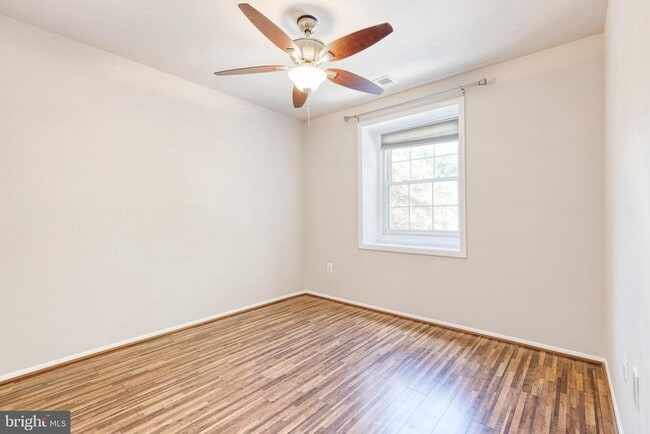 Building Photo - 1669 Yorktown Ct