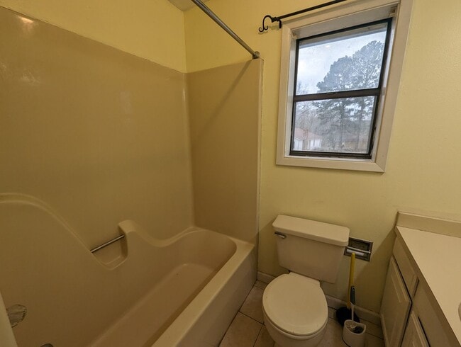 Building Photo - 4 Bedroom/2 Bathroom Home in Batesville