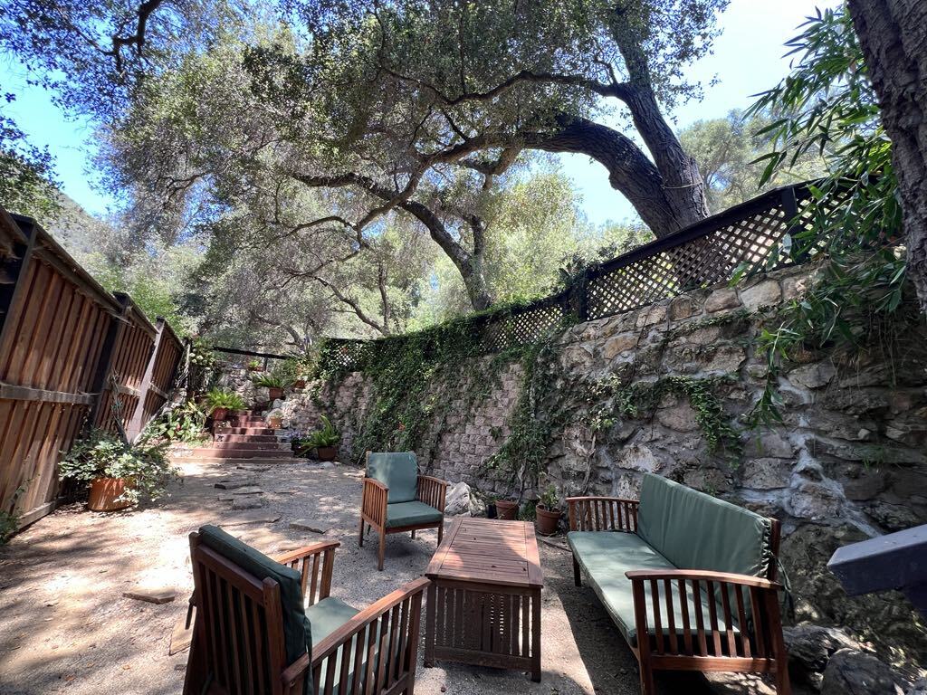 Building Photo - 932 Old Topanga Canyon Rd