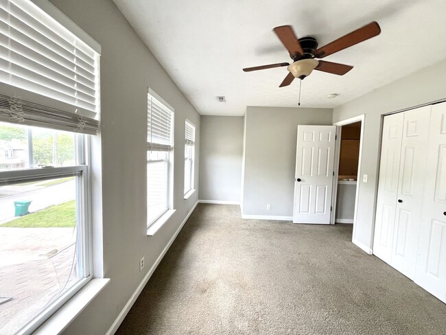 Building Photo - 4/2.5 Beautiful Nashville Craftsman in Nas...