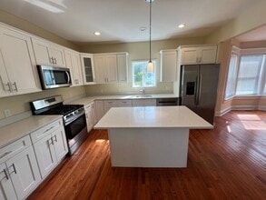 Building Photo - 838 Smith St