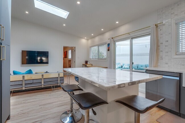 Building Photo - 12042 Sylvester St