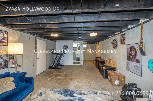 Building Photo - 27484 Hollywood Dr