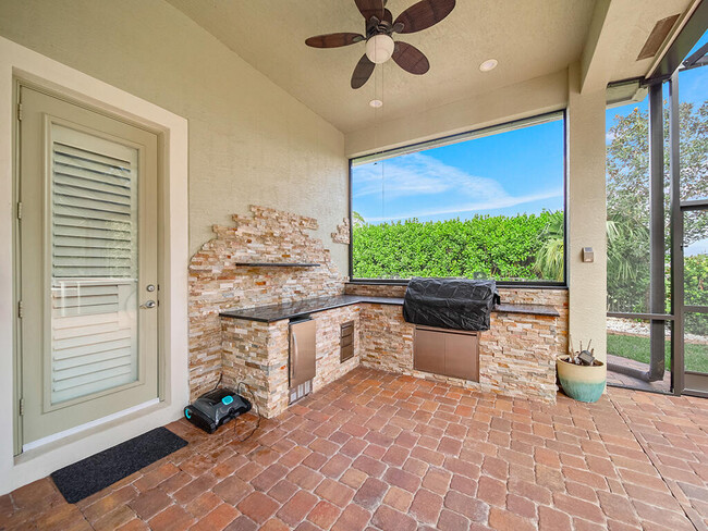 Building Photo - 5632 SW Pomegranate Way