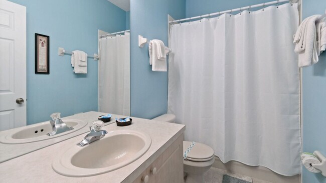Building Photo - 8159 Fan Palm Way