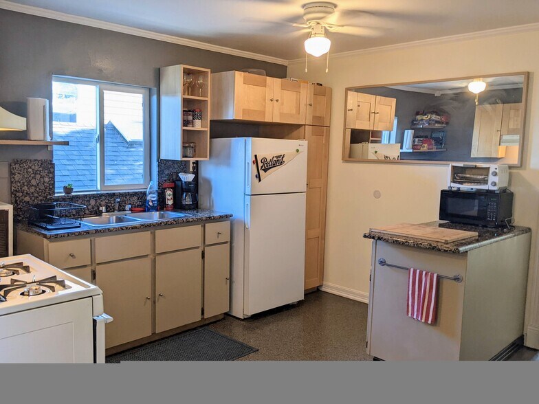 Building Photo - 4614 SE 67th Ave