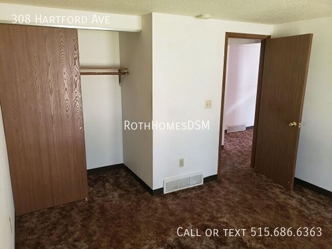 Building Photo - Great 2 Bedroom 1 Bath Home Laundry on Mai...