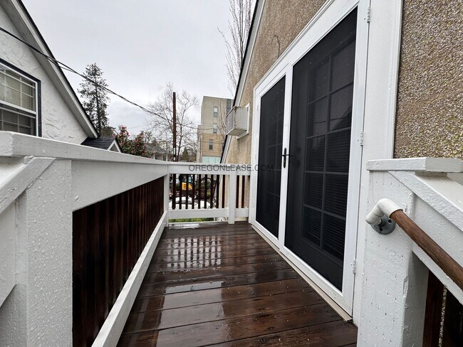 Building Photo - 2 Bedroom 1 bath downtown apartment availa...