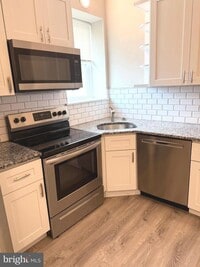 Building Photo - 615 Summit St