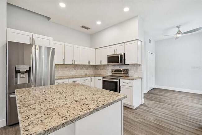 Building Photo - 18154 Sandy Pointe Dr