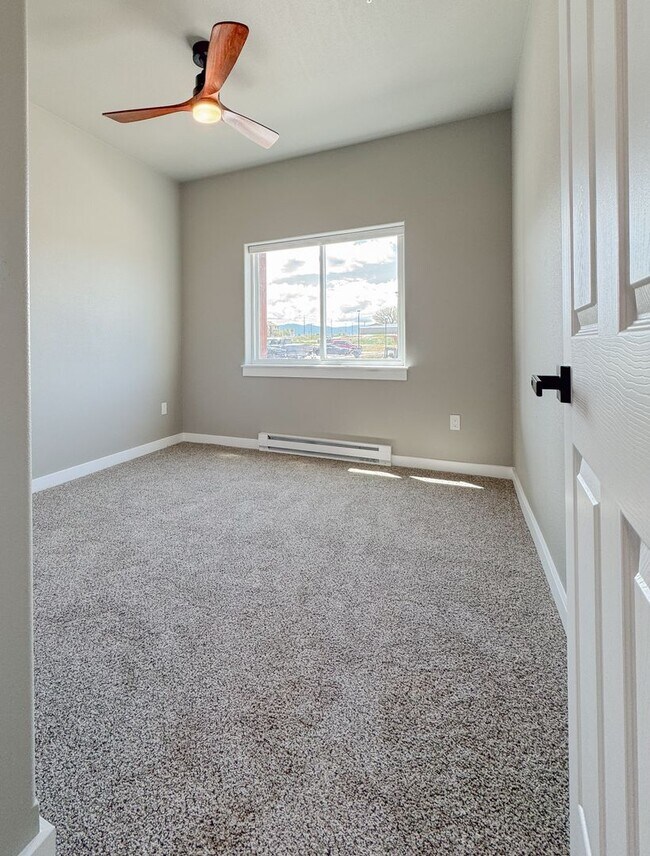 Building Photo - Pet Friendly 2 bed/ 2 bath unit at Soldier...