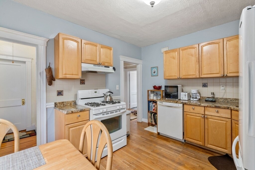 Building Photo - 61-63 Philbrick St