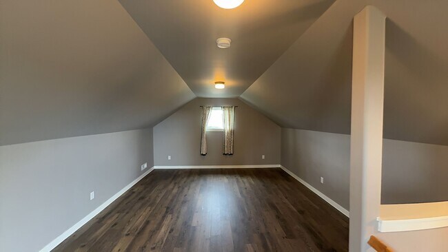 Building Photo - 2728 NE Black Oak Pl