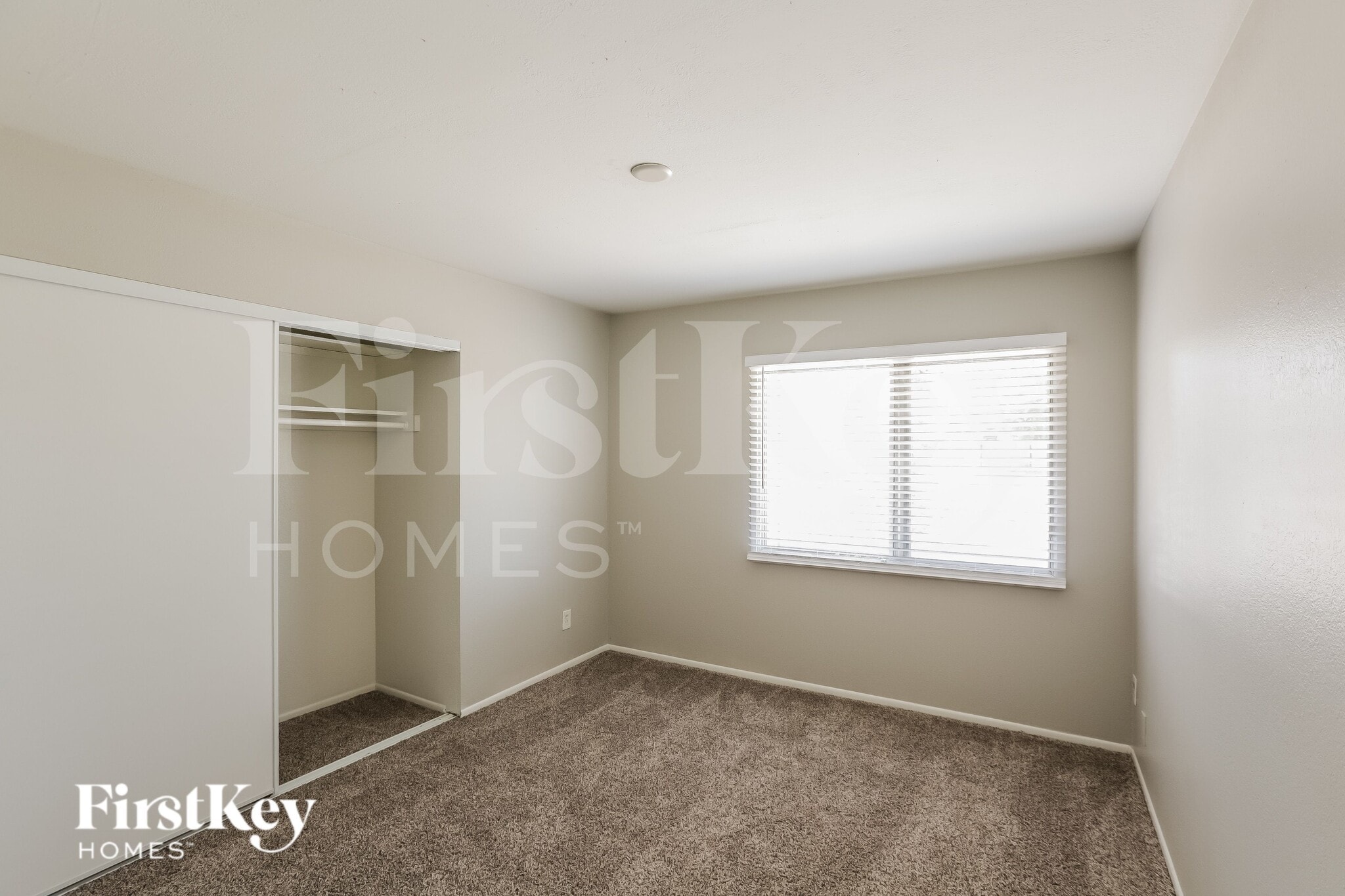 Building Photo - 14016 N 33rd Dr