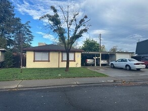 Building Photo - 2687 Calariva Dr