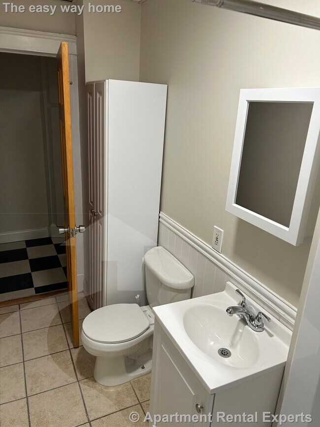 Building Photo - 578 Main St