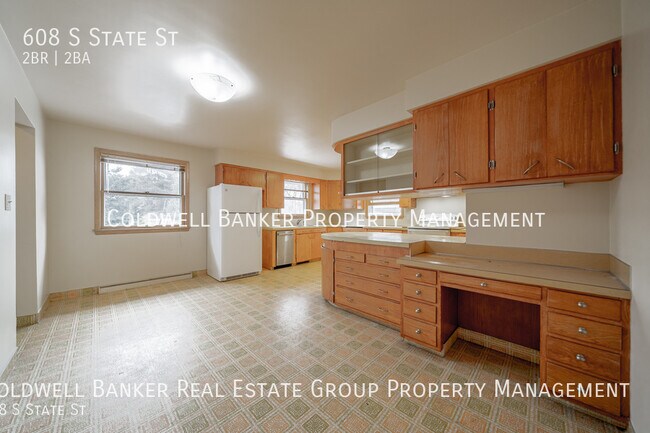Building Photo - 608 S State St
