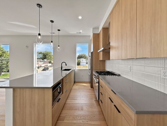 Building Photo - $0 DEPOSIT OPTION. BRAND NEW 4 BED 3 BATH HOME WITH ROOFTOP DECK IN BERKELEY