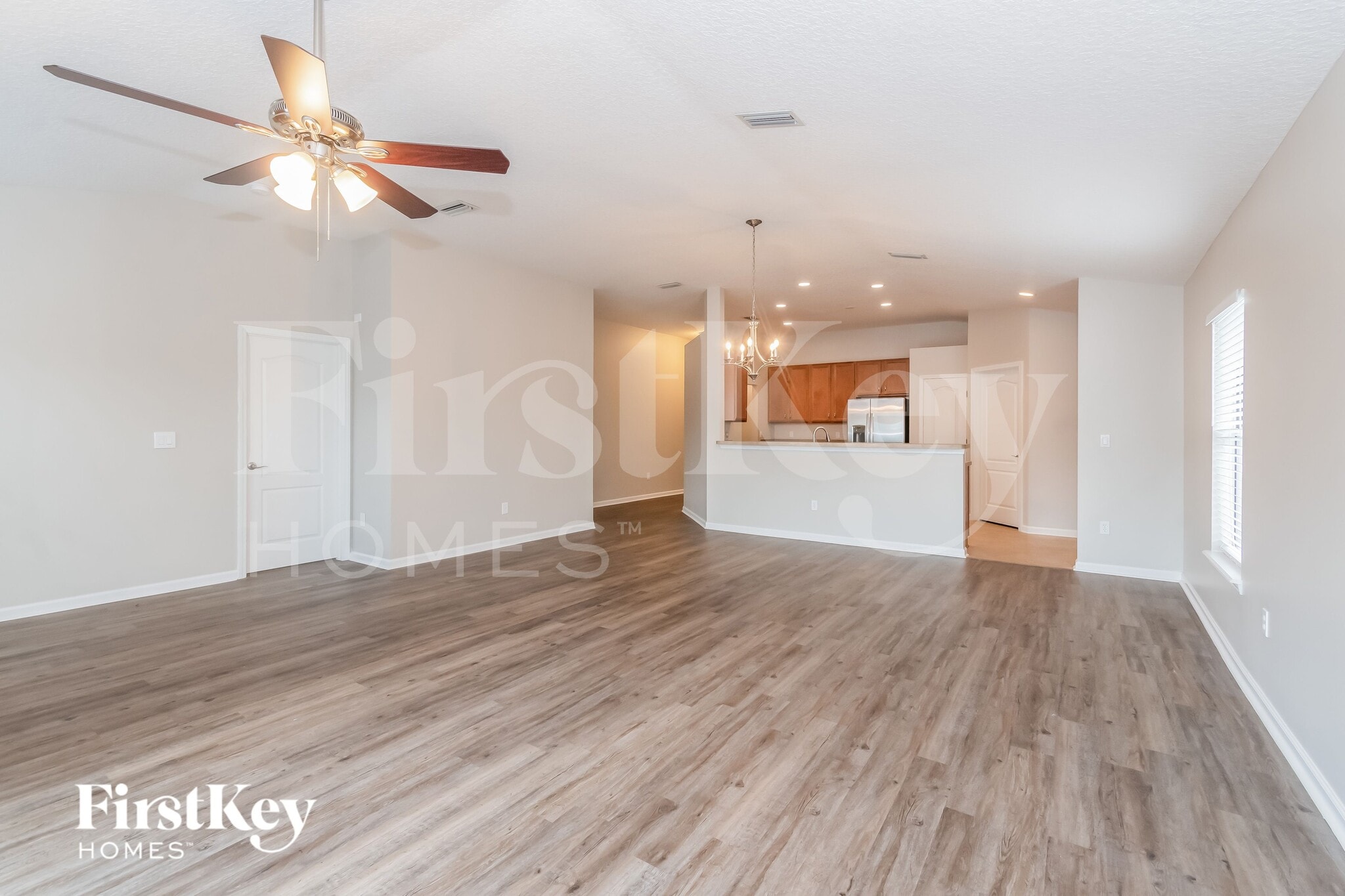 Building Photo - 6869 Southern Oaks Dr W