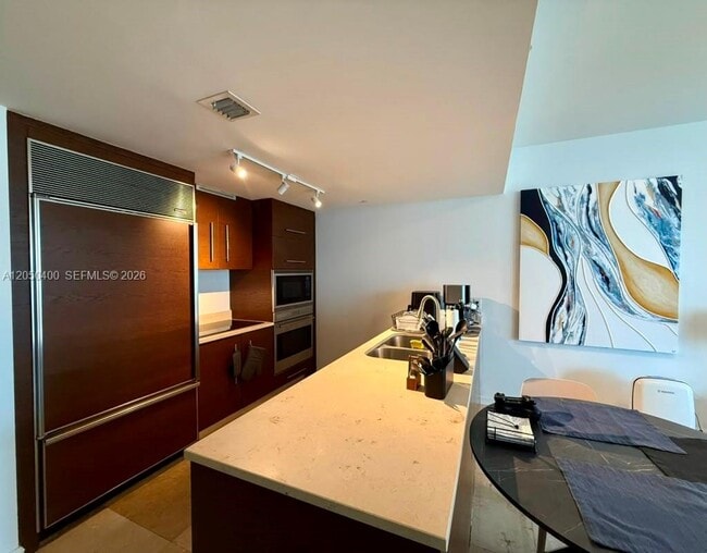 Building Photo - 475 Brickell Ave