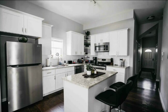 Building Photo - 228 Lotus Ave