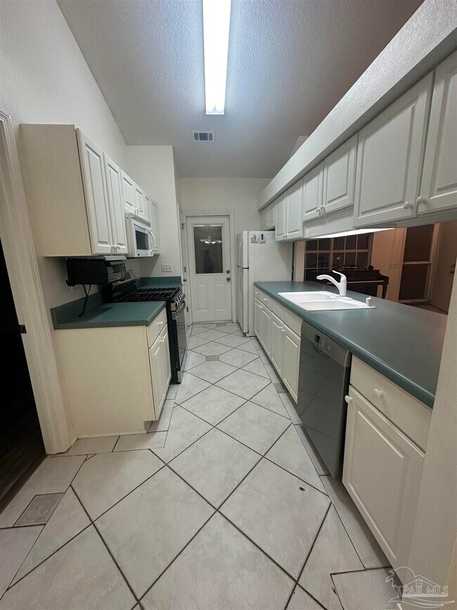 Building Photo - 808 Wickwood Cir