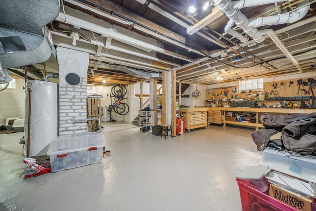 Building Photo - 1436 W Prospect Ave