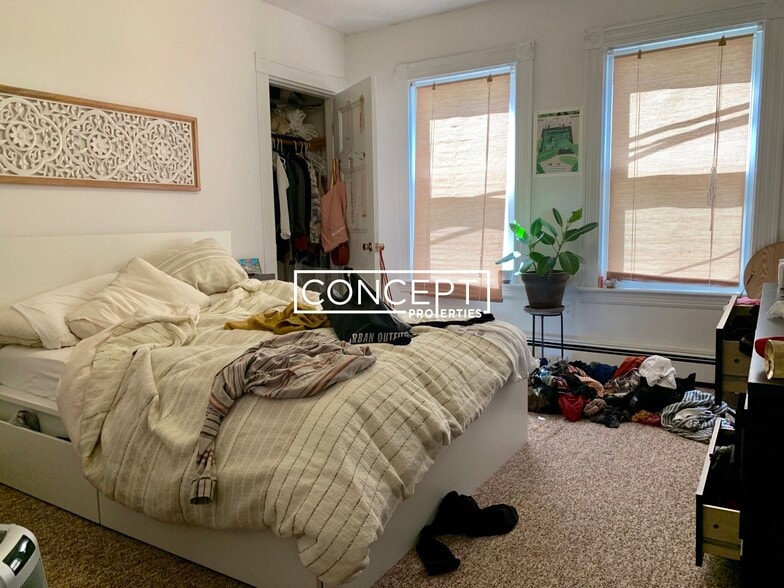 Building Photo - 64 Murdock St