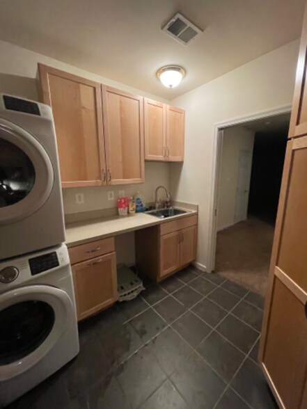 Building Photo - 23432 Aster Way