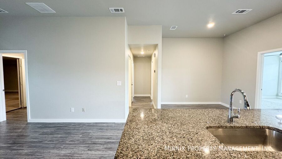 Building Photo - 3219 Abbeville Ave