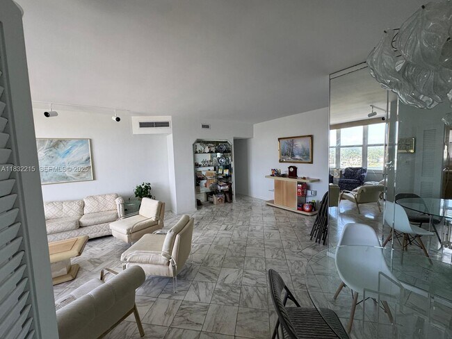 Building Photo - 4747 Collins Ave