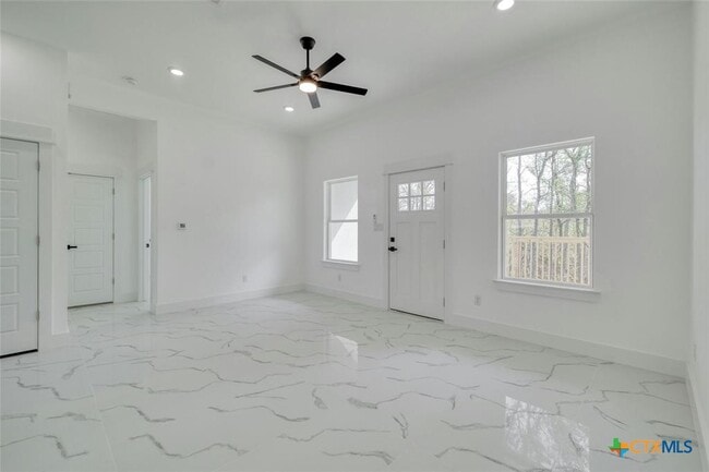 Building Photo - 121 Diamond Head Dr