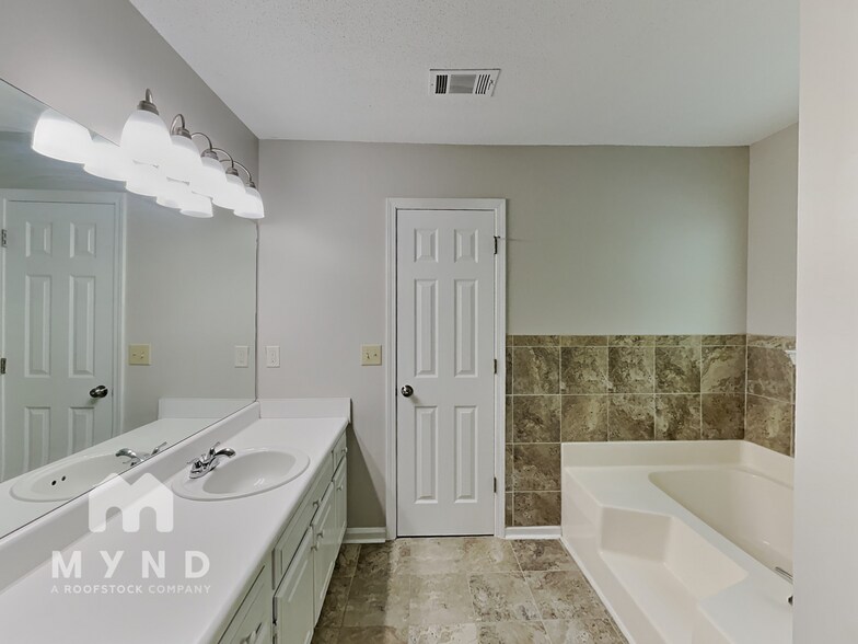 Building Photo - 206 Brandon Ridge Cir