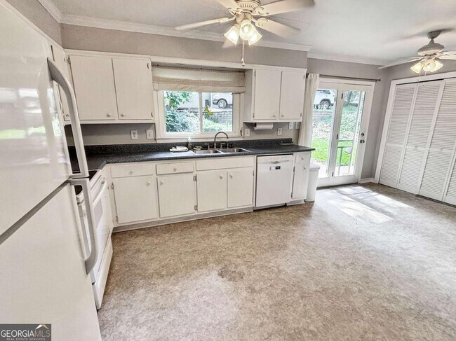 Building Photo - 2026 N Cove Ct